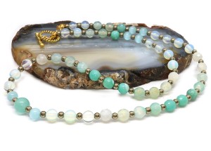 Delikatny miętowy naszyjnik z kamieni 9184 [023]