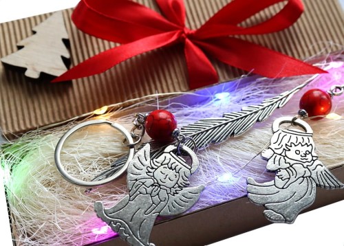 8212 ZESTAW PREZENTOWY BRELOK ZAKŁADKA ANIOŁY NA PREZENT.jpg