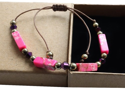 Bransoletka sznurkowa w pudełku - różowy howlit  8897 [05]