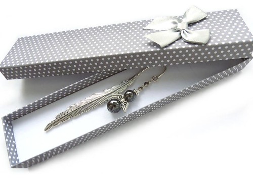 6972 zakładka metalowa do książki PIÓRO anioł w pudełku.jpg