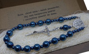 Różaniec do samochodu na lusterko - hematyt granatowy Św Benedykt 9093